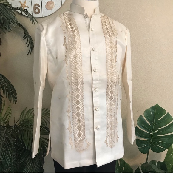 Elegant Coat Barong Tagalog in Cream Beige in Pinya Silk w/ classic embroidery - Picture 8 of 9